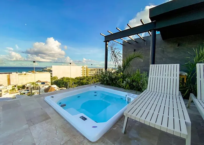 Elegant Studio Downtown With Pool Gym Steps To Beach