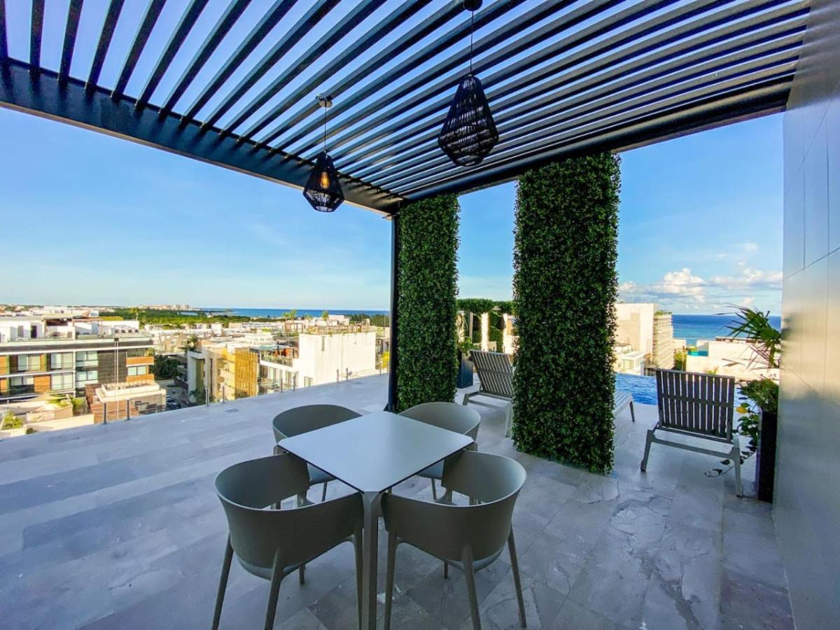 Elegant Downtown With Pool Gym Steps To Apartamento Playa del Carmen