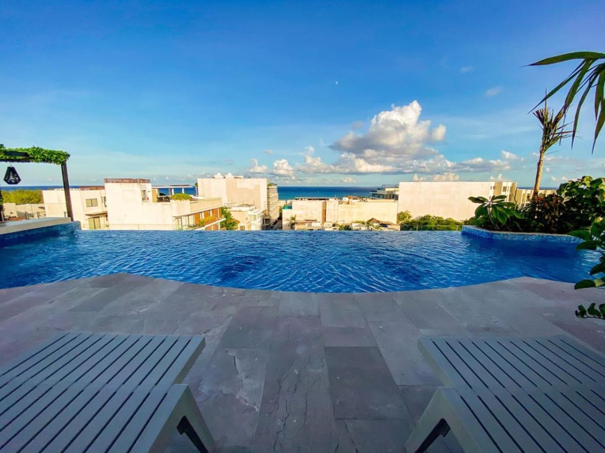 Elegant Downtown With Pool Gym Steps To Apartamento