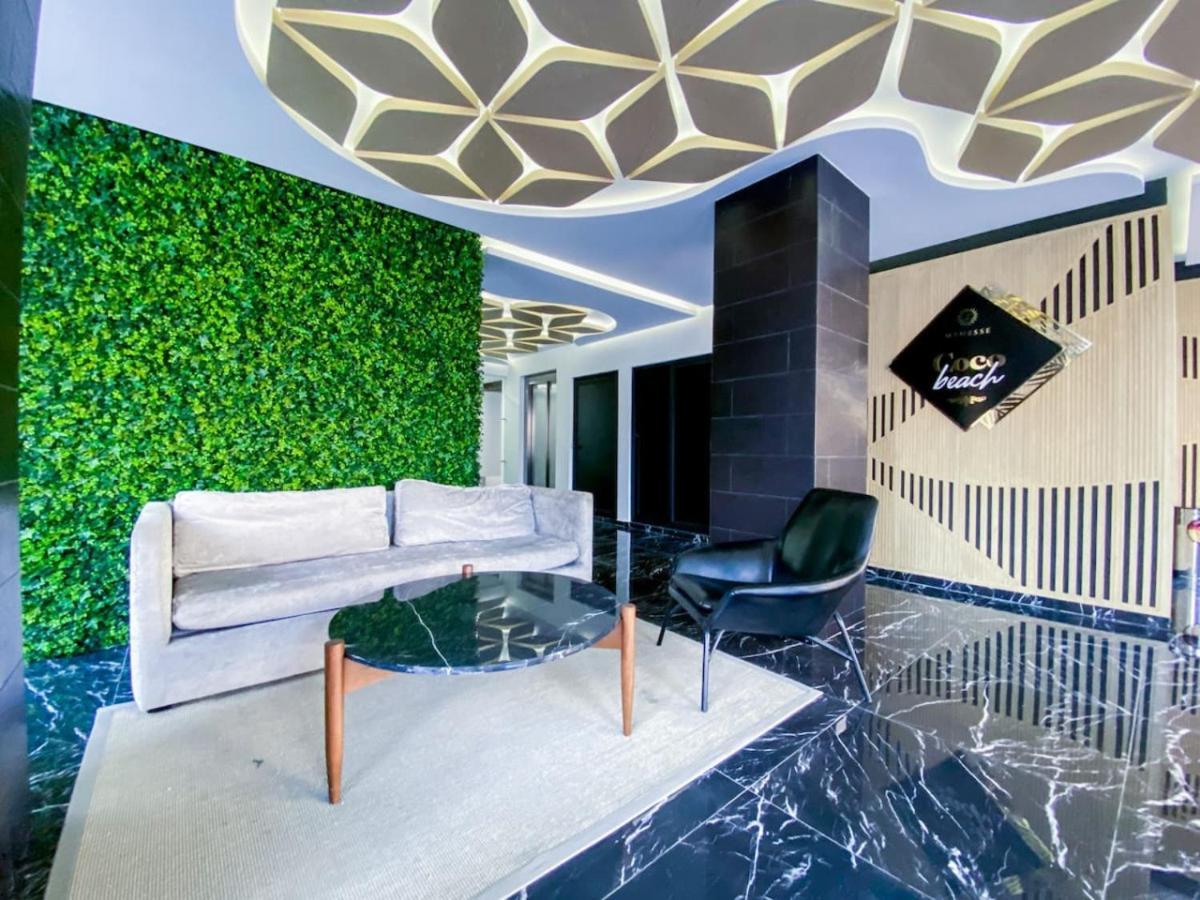 Elegant Downtown With Pool Gym Steps To *