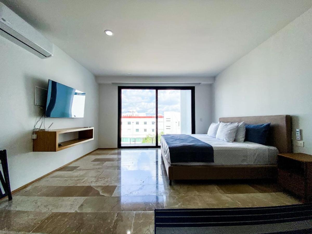 Elegant Downtown With Pool Gym Steps To Apartamento Playa del Carmen