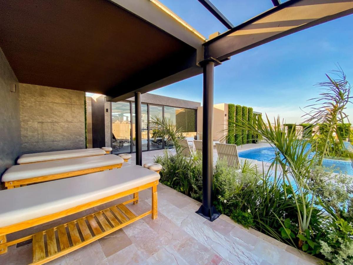 Apartamento Elegant Downtown With Pool Gym Steps To