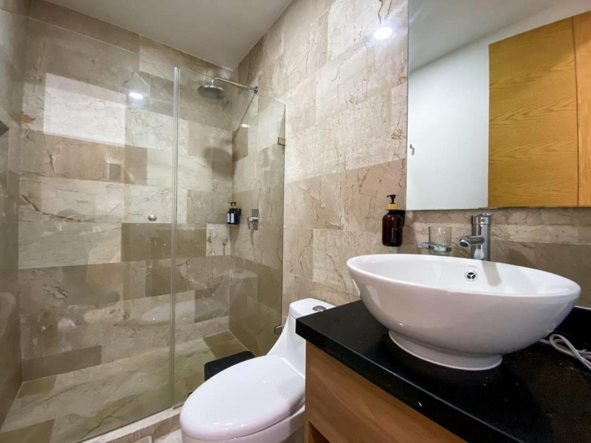 Elegant Downtown With Pool Gym Steps To Apartamento Playa del Carmen