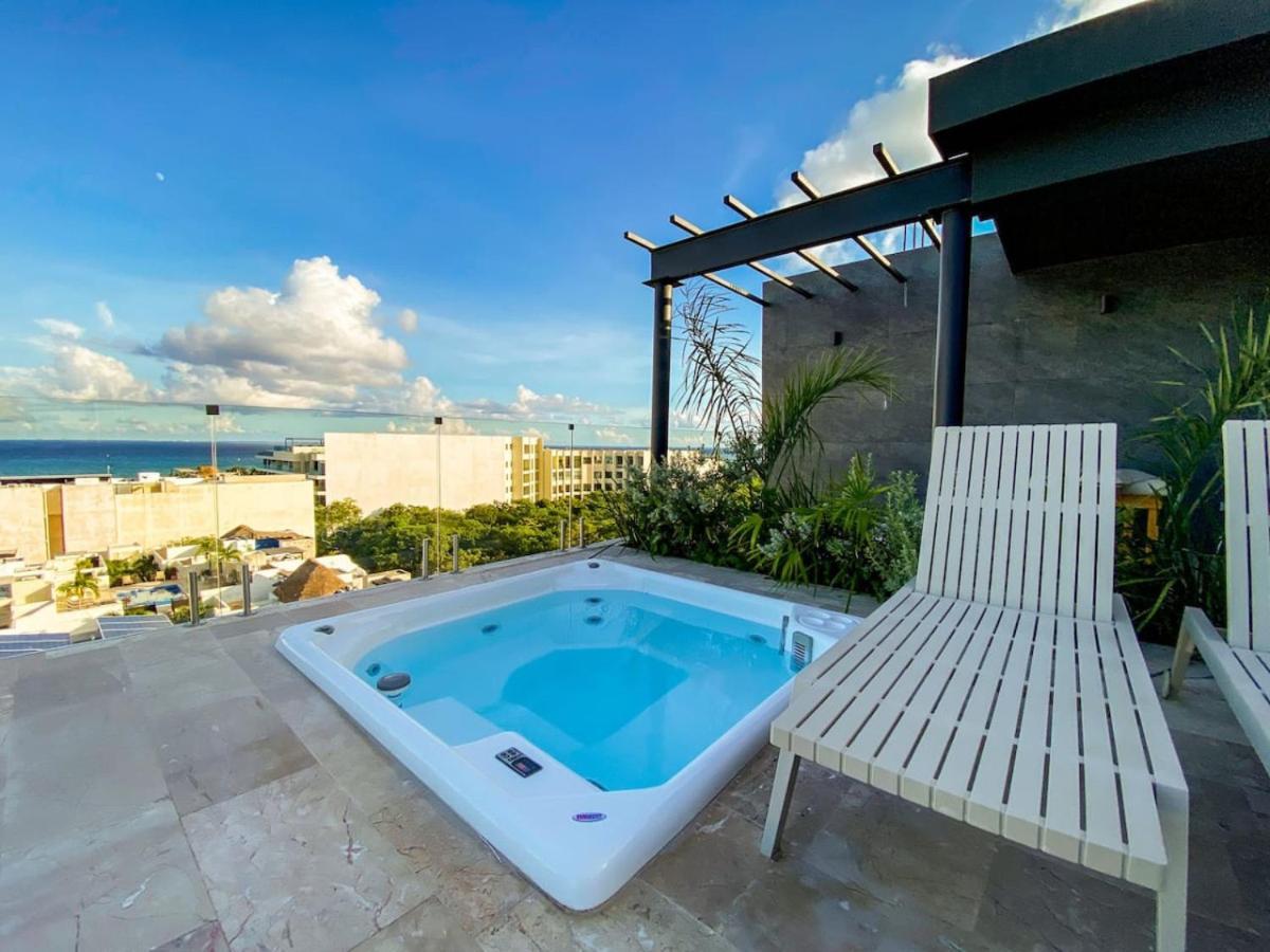 Elegant Downtown With Pool Gym Steps To Apartamento
