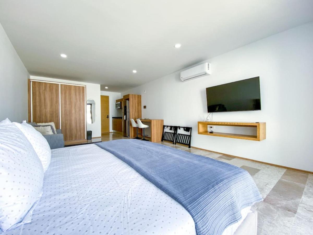 Elegant Downtown With Pool Gym Steps To Apartamento *