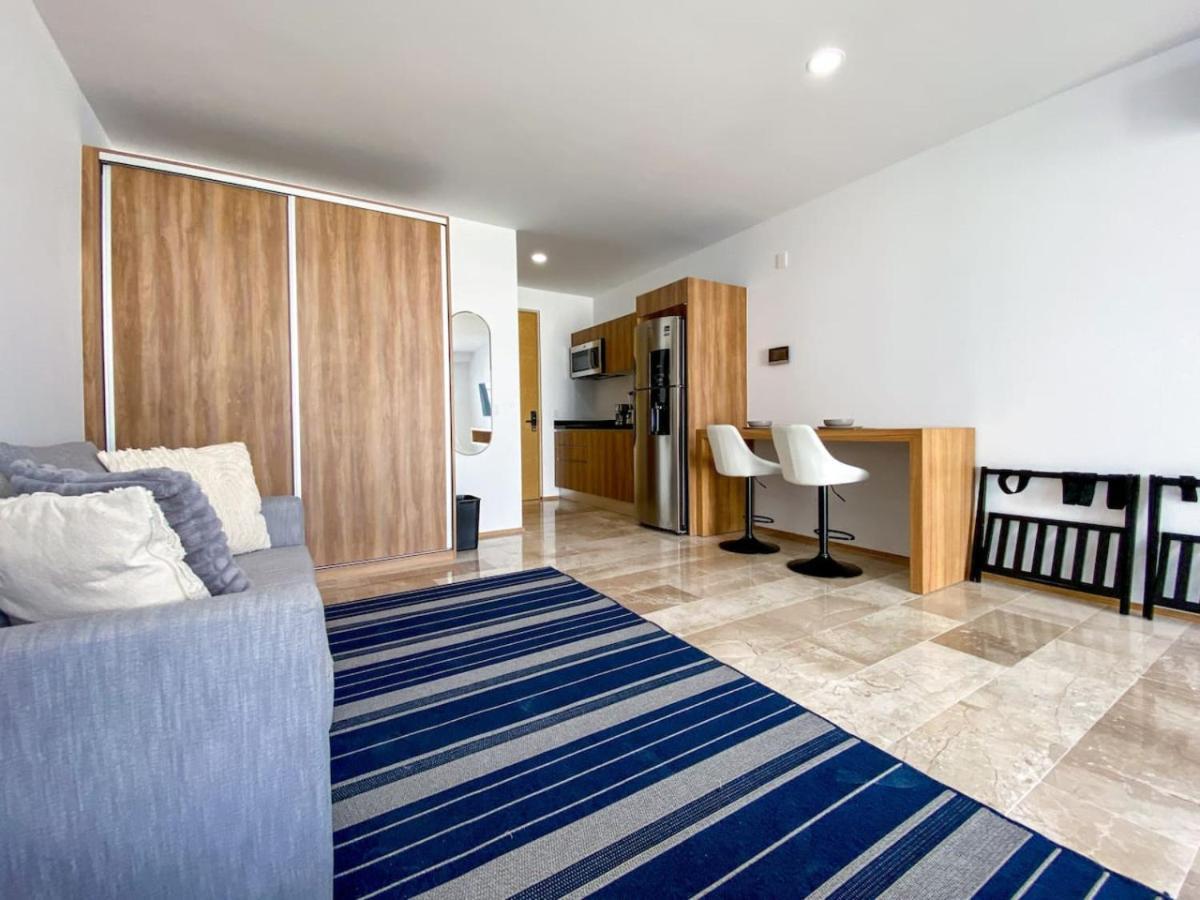 Elegant Downtown With Pool Gym Steps To Apartamento *