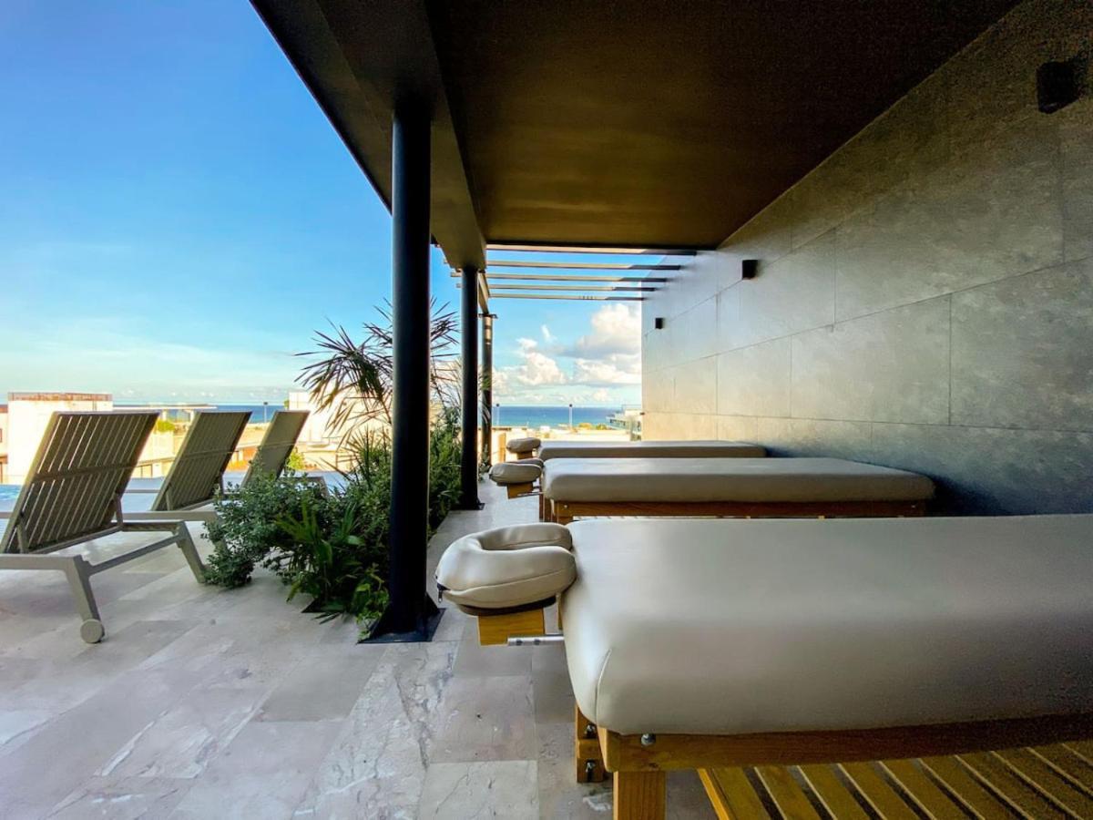 Elegant Downtown With Pool Gym Steps To Apartamento Playa del Carmen